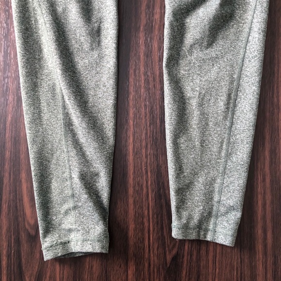 Old Navy elevate compression leggings yoga pants - Picture 3 of 8